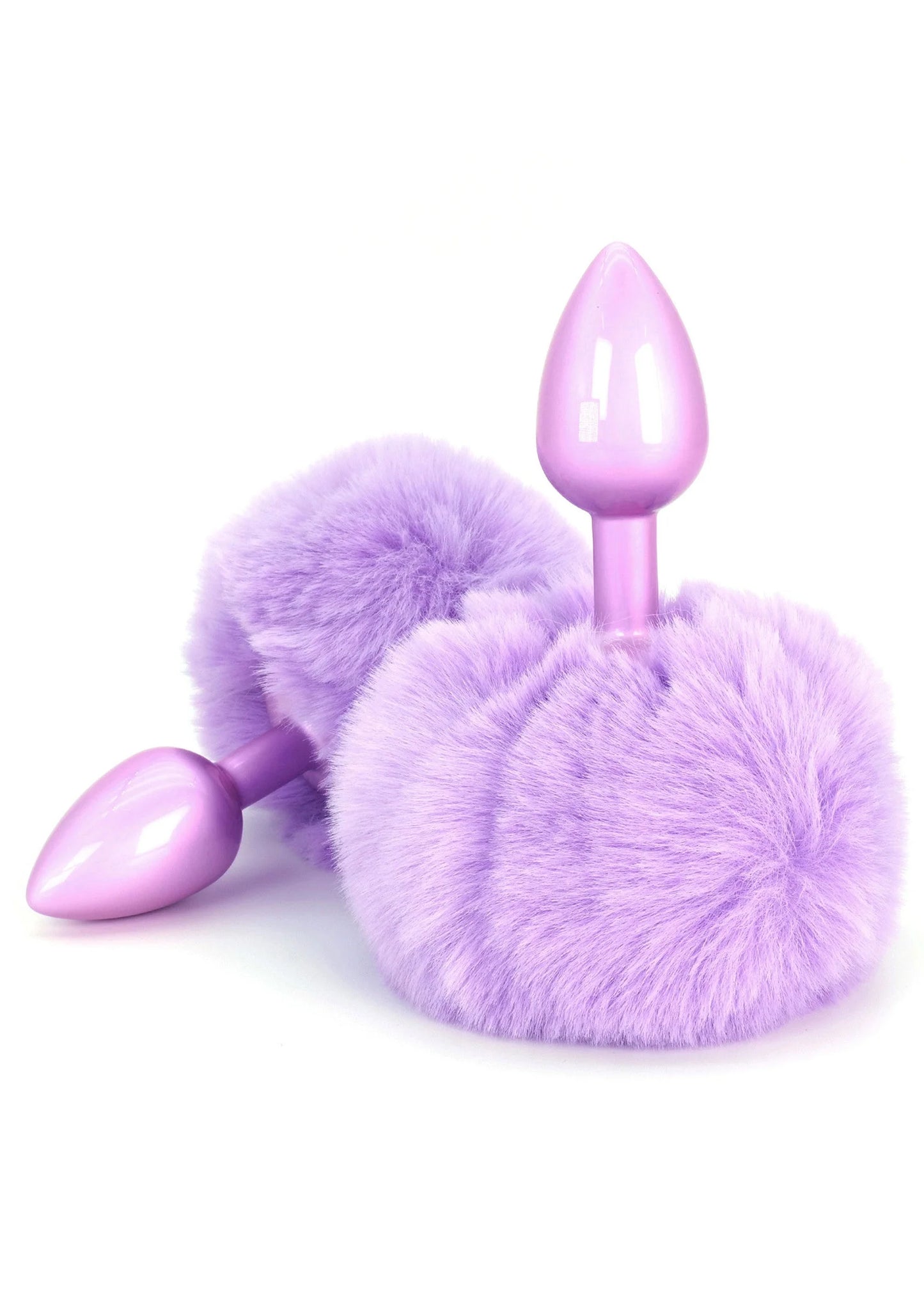 Lila bunnytail buttplug met pluizige staart en glanzende lila trechterpunt