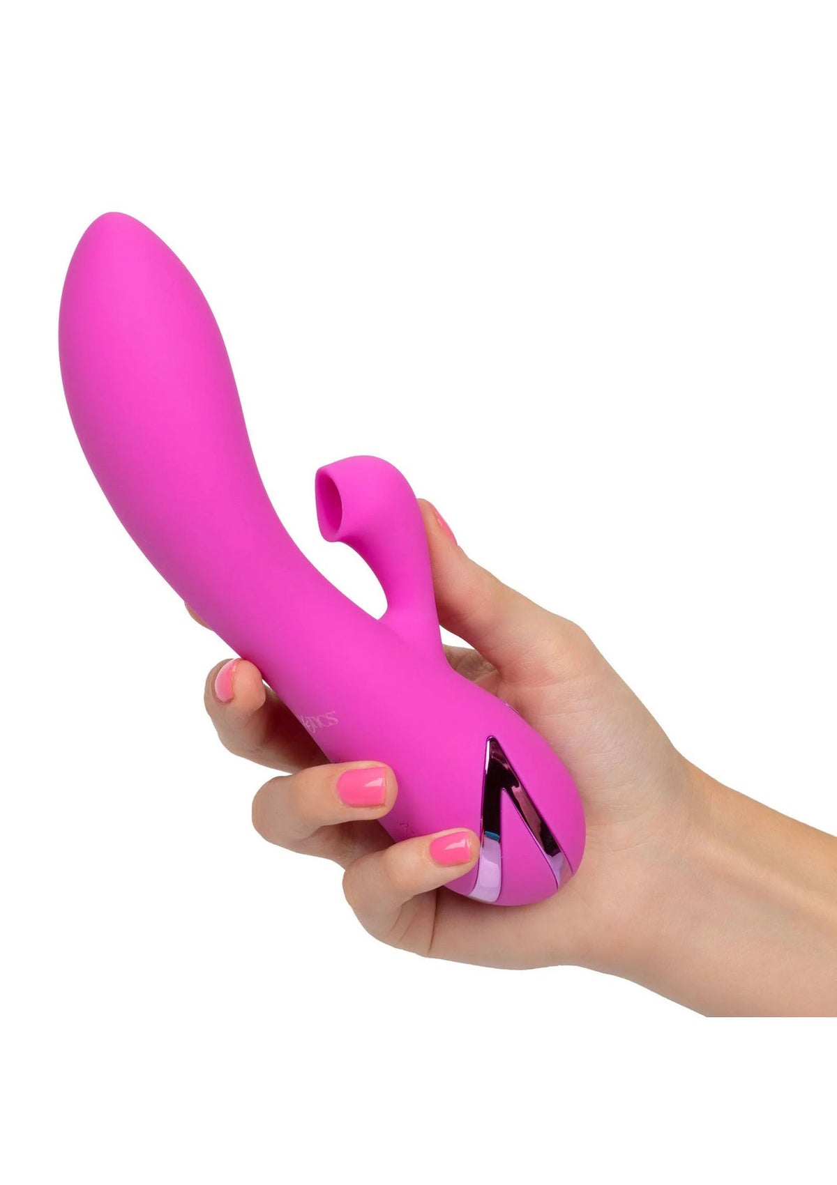 Roze gebogen massagevibrator vastgehouden in een hand