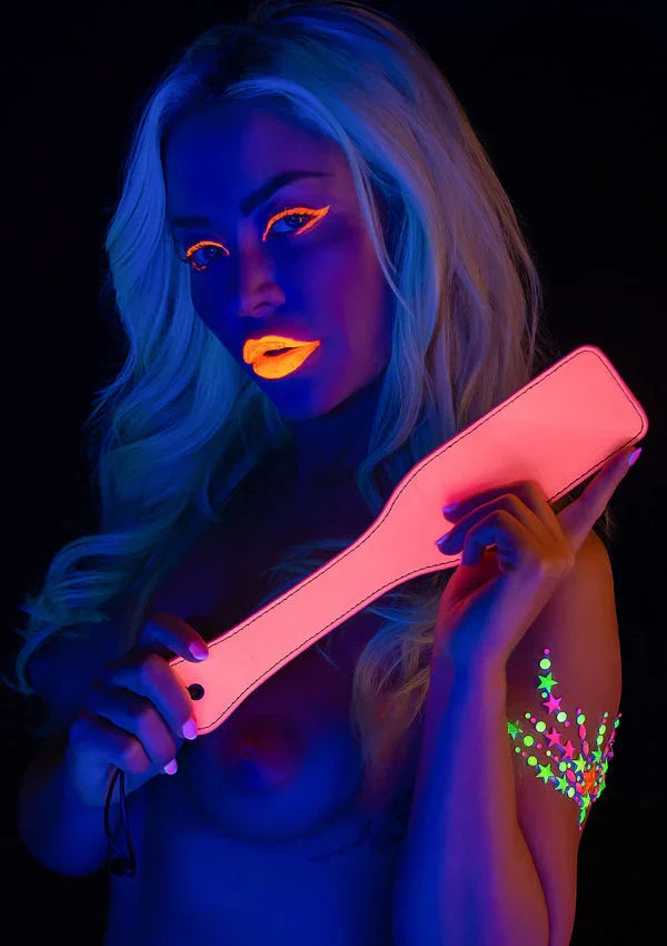 Bestel: Paddle Glow In The Dark by Taboom - bij Happytoys.nl, happytoys.be, Happytoys.ae: erotische sex webshop | liever Happy dan Easy ⭐⭐⭐⭐⭐ - Default Title - 17207 - PINK