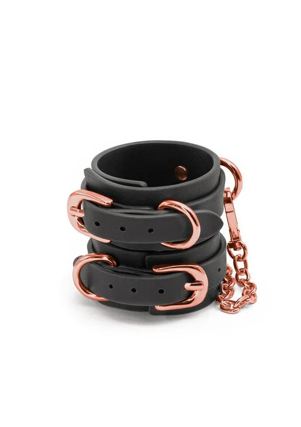 Bestel: Bondage Couture Wrist Cuffs by NS Novelties - bij Happytoys.nl, happytoys.be, Happytoys.ae: erotische sex webshop | liever Happy dan Easy ⭐⭐⭐⭐⭐ - Default Title - 18831 - BLACK