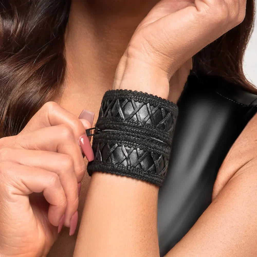 Wrist Wallet - Happytoys Sexshop: Toys for Feeling Happy & Easy 😊 - Discreet geleverd