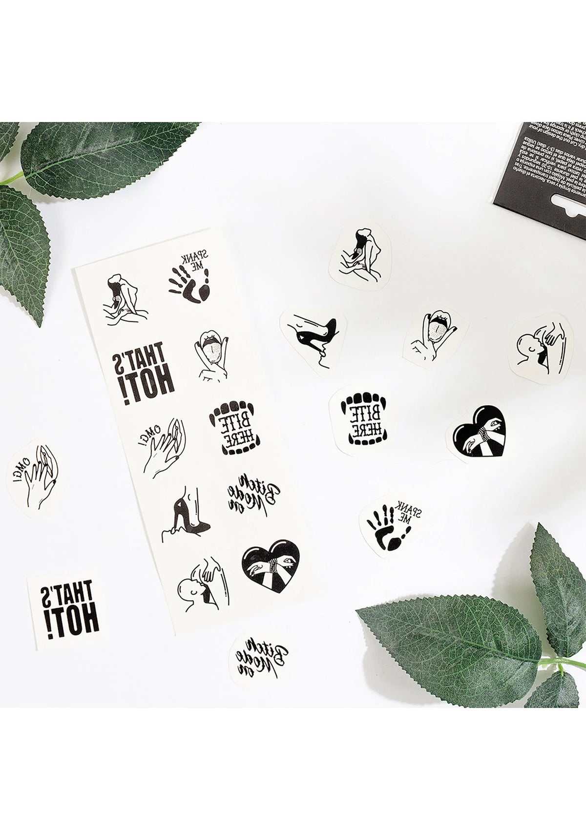 Bestel: Kinky Chic Temporary Tattoo by Secret Play - bij Happytoys.nl, happytoys.be, Happytoys.ae: erotische sex webshop | liever Happy dan Easy ⭐⭐⭐⭐⭐