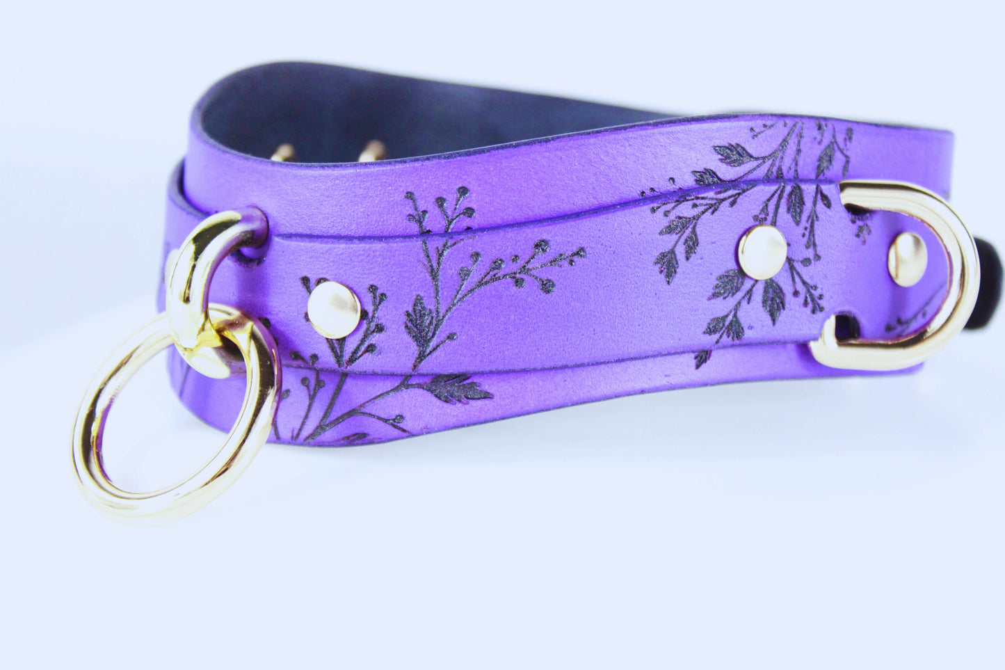 Purple Floral Submissive Collar with Gold O-Ring β Elegant BDSM Choker - Happytoys Sexshop: online sex shop for Feeling Happy & Easy π - Discreet geleverd