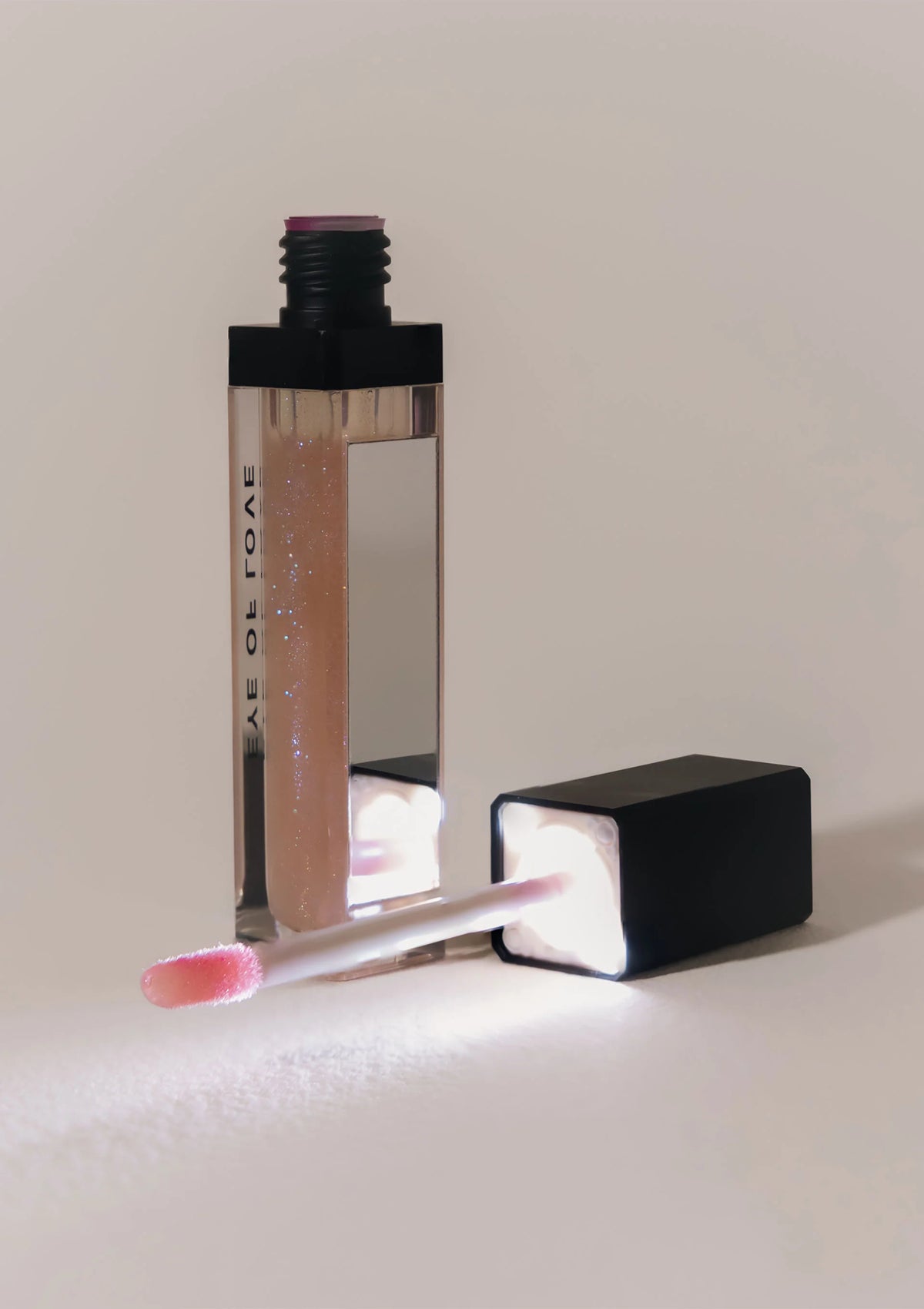 Bestel: Pink Pulse Pheromone Lip Gloss 8ml by Eye of Love Matchmaker - bij Happytoys.nl, happytoys.be, Happytoys.ae: erotische sex webshop | liever Happy dan Easy ⭐⭐⭐⭐⭐