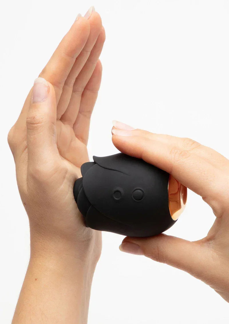 Suction Rose Black Fifthy Shades of Grey - Happytoys Sexshop: online sex shop for Feeling Happy & Easy 😊 - Discreet geleverd