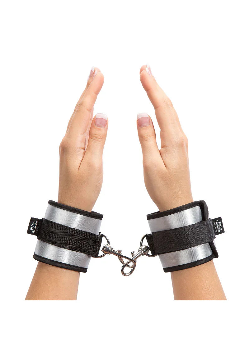 Totally His Soft Handcuffs Fifty Shades of Grey - Happytoys Sexshop: Toys for Feeling Happy & Easy π - Discreet geleverd