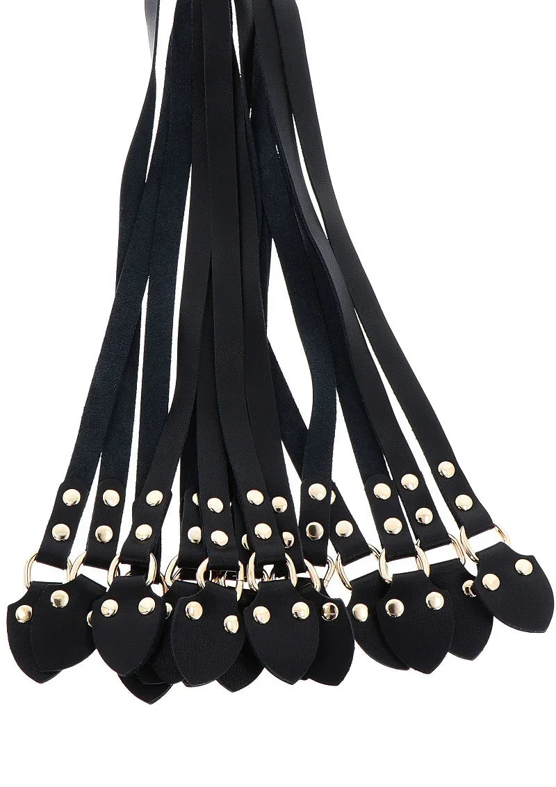 Bestel: Masters Real Leather Cat - o - Nine Whip by Hidden Desire - bij Happytoys.nl, happytoys.be, Happytoys.ae: erotische sex webshop | liever Happy dan Easy ⭐⭐⭐⭐⭐