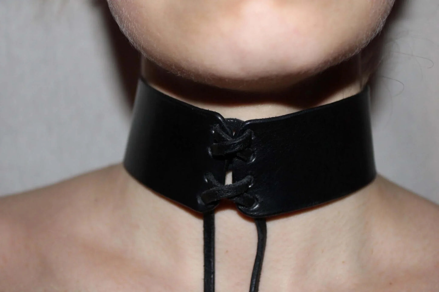 Leather Choker Collar for BDSM Roleplay and Fetish Wear - Happytoys Sexshop: online sex shop for Feeling Happy & Easy π - Discreet geleverd