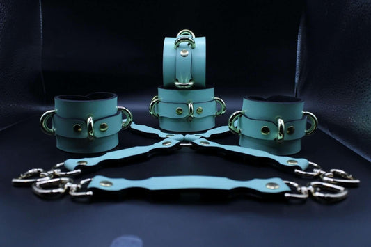 Wrist Cuffs- Adjustable Wrist Ankle Restraints for BDSM Play - Happytoys Sexshop: online sex shop for Feeling Happy & Easy π - Discreet geleverd