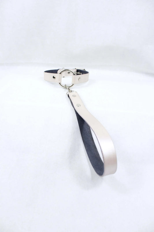 Pearl Silver Leather Choker Elegant Discreet Luxury Leather Day Choker - Happytoys Sexshop: online sex shop for Feeling Happy & Easy π - Discreet geleverd