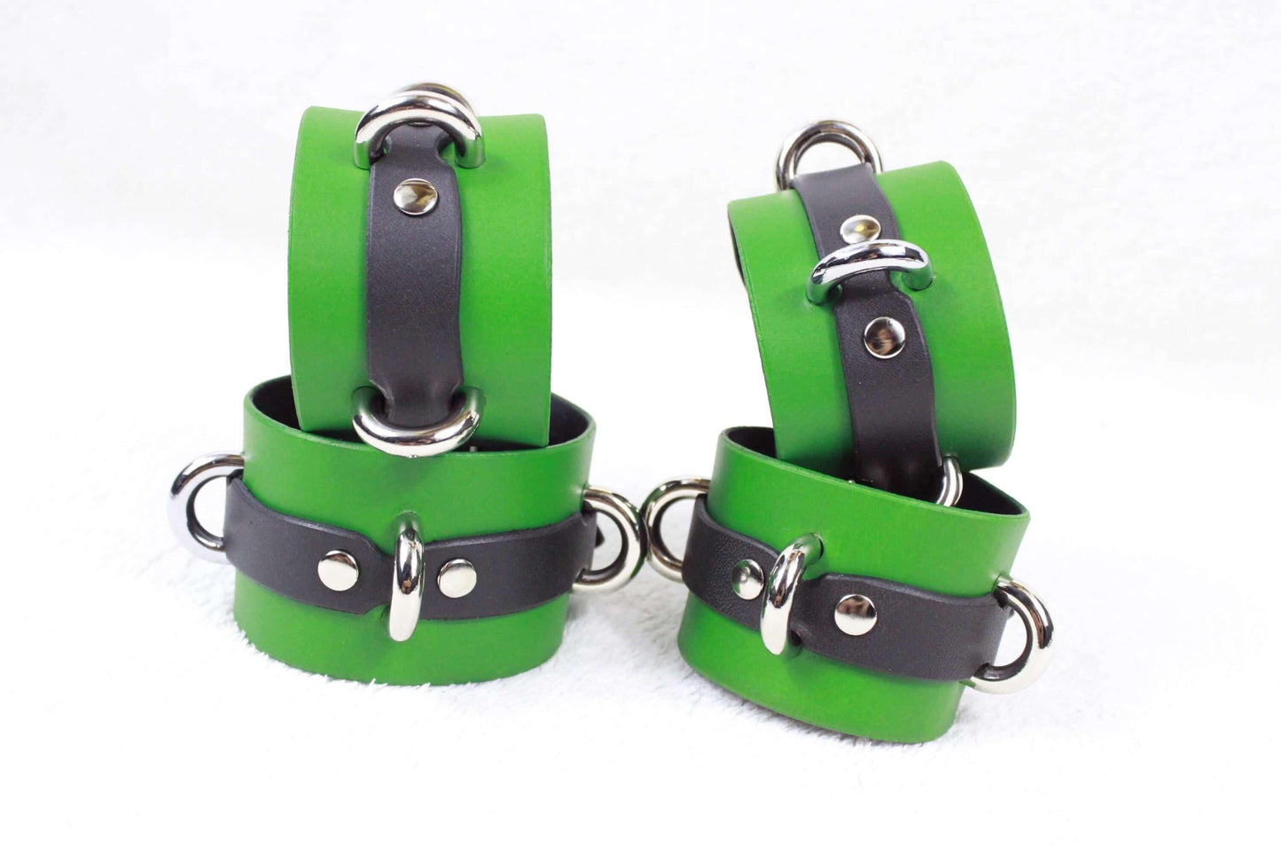 Leather Handcuffs & Ankle Cuffs Set â Bondage Gear with Connectors - Happytoys Sexshop: online sex shop for Feeling Happy & Easy đ - Discreet geleverd