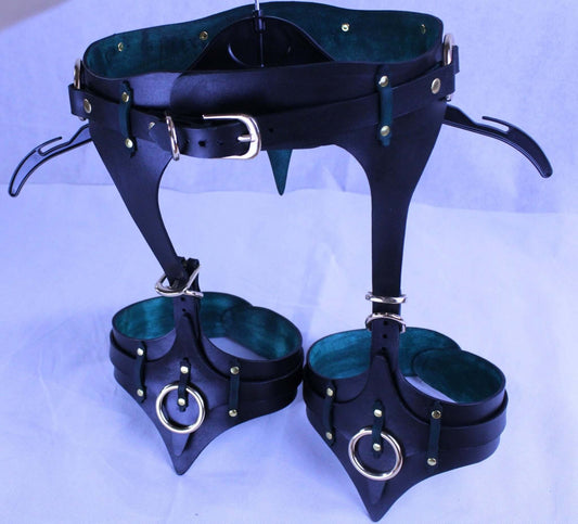 BDSM Gear Italian Leather Thigh Harness Set - Elegant Lingerie - Happytoys Sexshop: online sex shop for Feeling Happy & Easy 😊 - Discreet geleverd