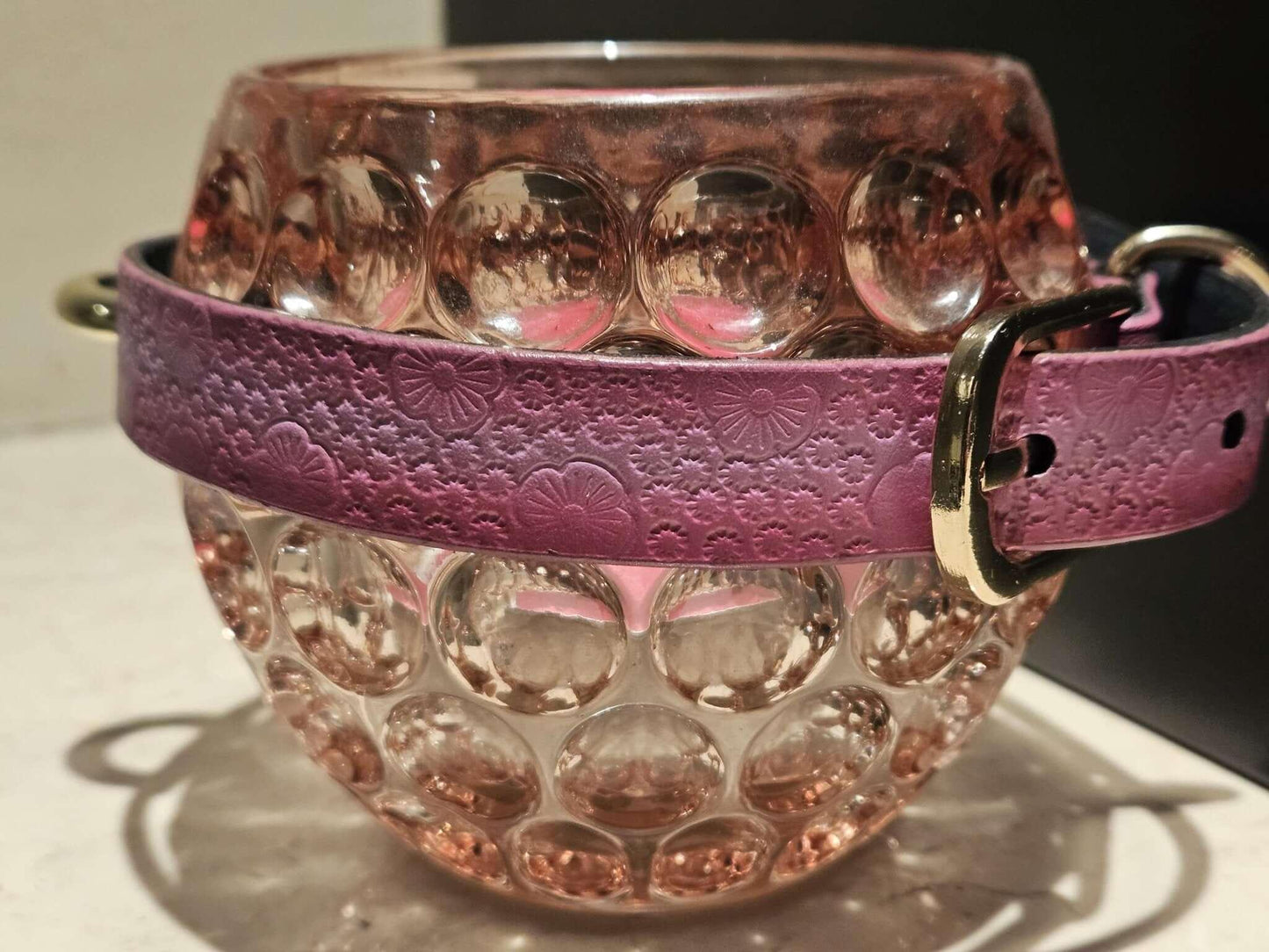 Day Collar Pink Floral Soft Leather BDSM Sub Collar with O-Ring - Happytoys Sexshop: online sex shop for Feeling Happy & Easy 😊 - Discreet geleverd