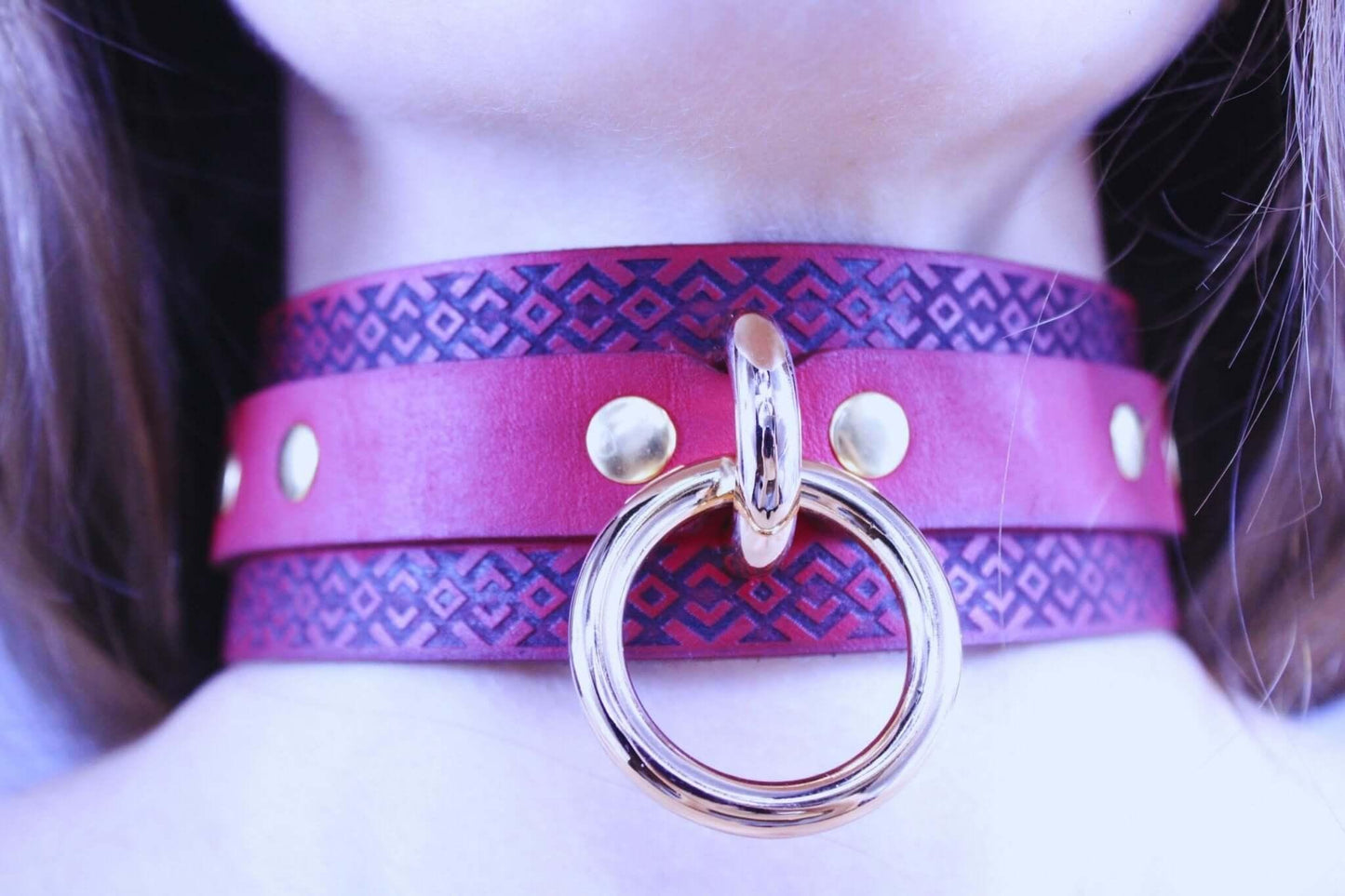 Submissive Collar Red Tribal Pattern for BDSM Dominance Play - Happytoys Sexshop: online sex shop for Feeling Happy & Easy 😊 - Discreet geleverd