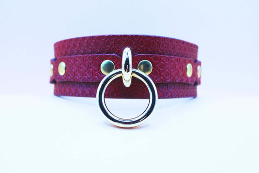 Submissive Collar Red Leather O-Ring | Deep Pattern BDSM Slave Collar - Happytoys Sexshop: online sex shop for Feeling Happy & Easy π - Discreet geleverd
