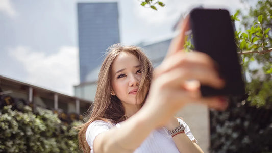 Onverwachte manieren om hem te 'plagen"... zonder je lichaam te gebruiken - Happytoys Sexshop: online sex shop for Feeling Happy & Easy 😊 - Discreet geleverd