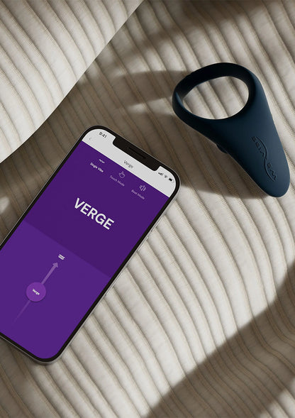 We-Vibe Verge intieme stimulator met ovale handlus, donkerblauw oppervlak