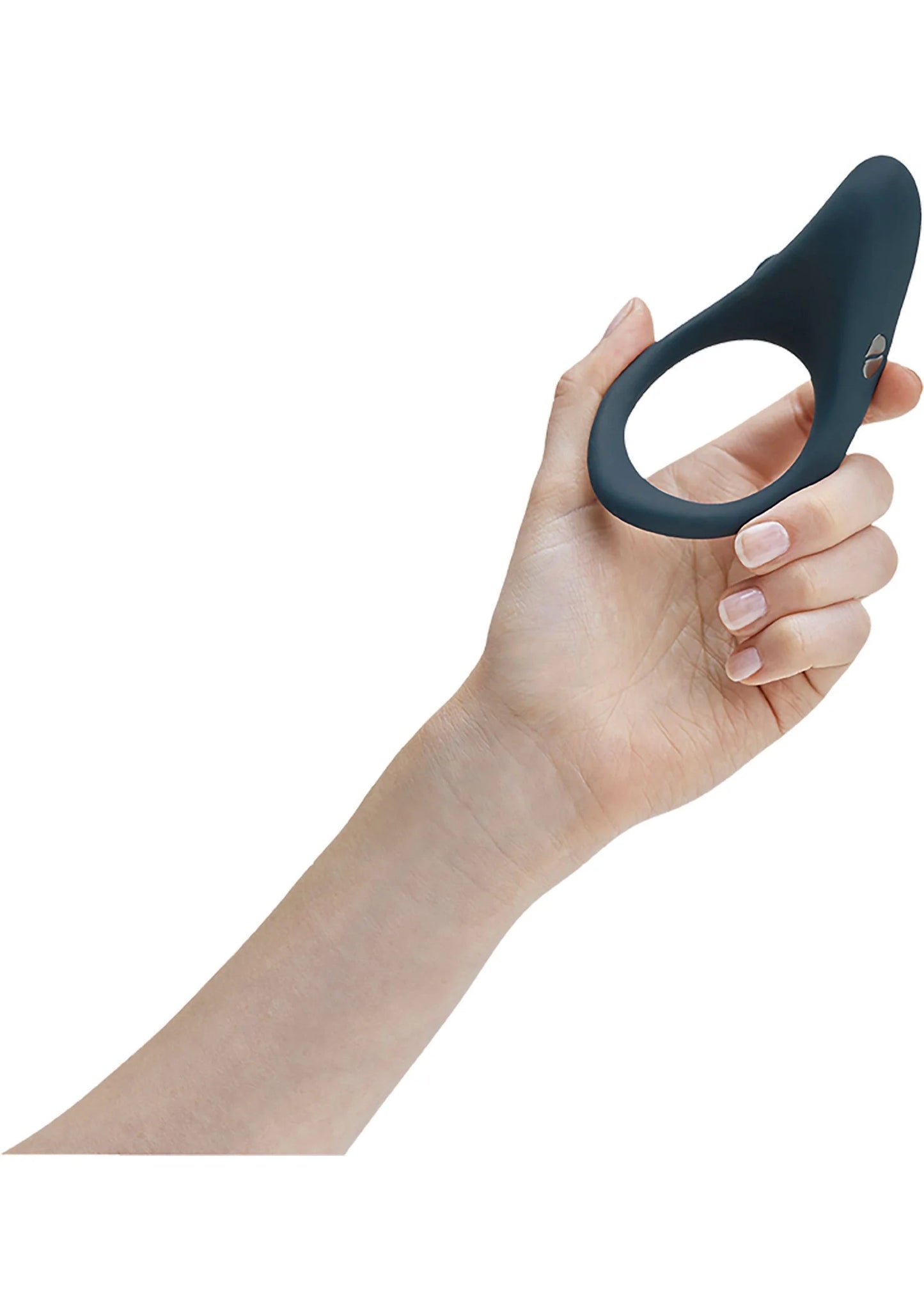 We-Vibe Verge intieme stimulator vastgehouden in hand, donkerblauwe handlus