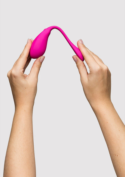 Fuchsia vibrator vastgehouden door twee handen, gebogen uiteinde zichtbaar