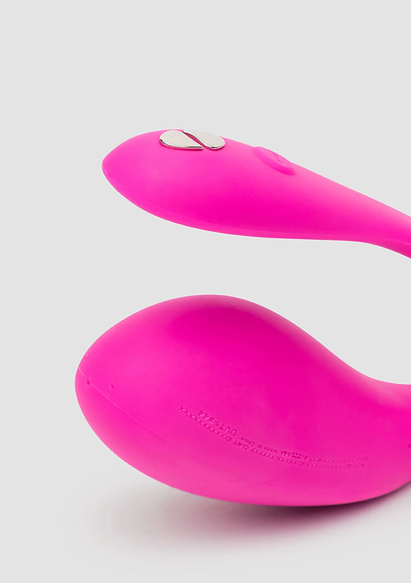 We-Vibe Jive 2 duo-vibrator in felroze, close-up van glad oppervlak en rand