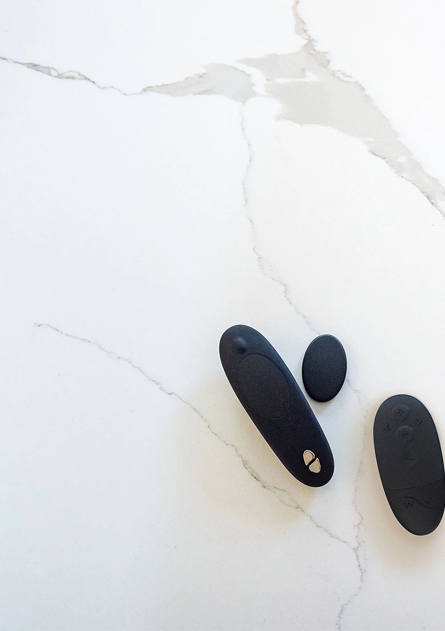 Moxie+ by We-Vibe afstandsbediening in zwart, twee ovale vormen met knoppen