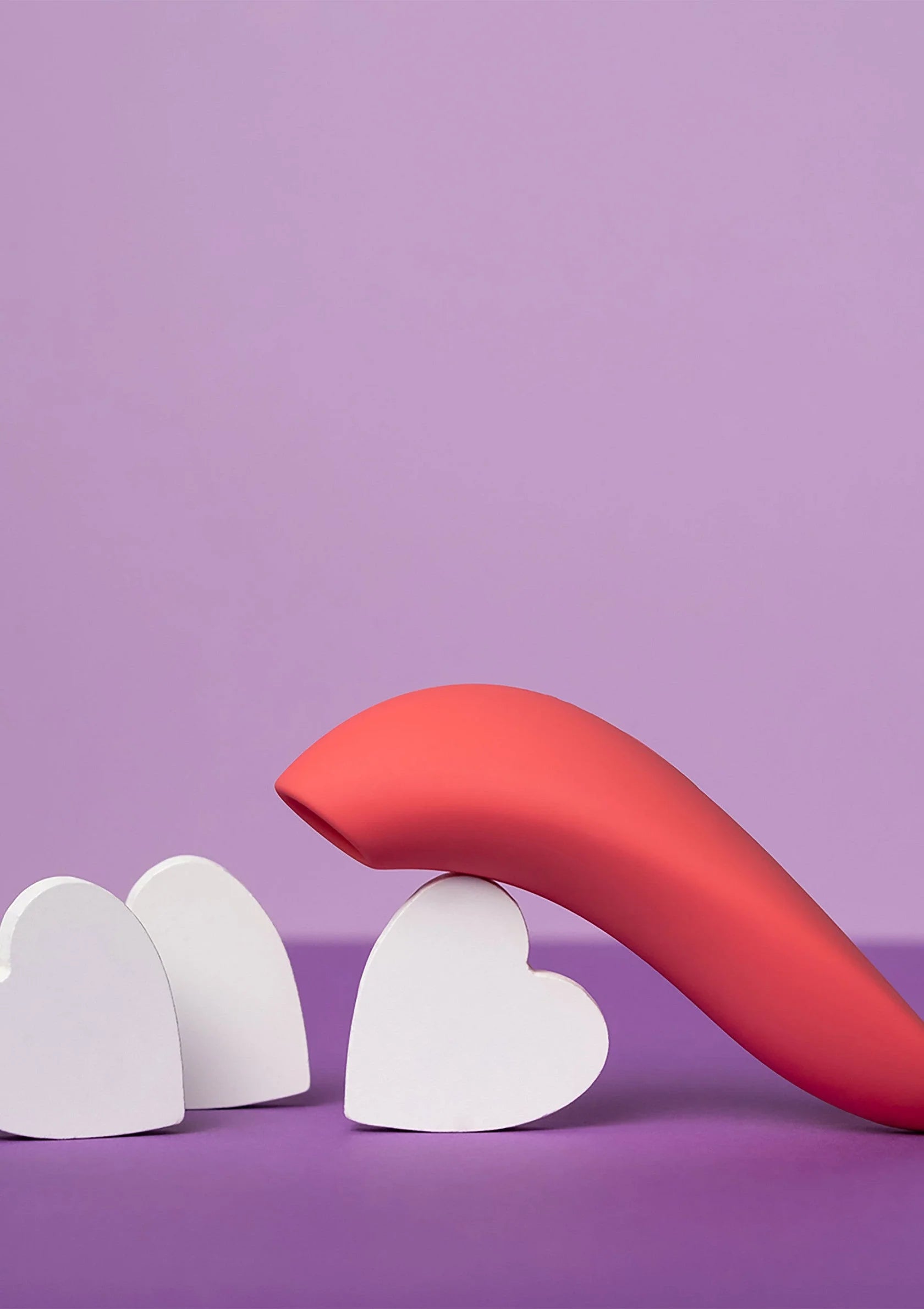 Roodroze gebogen vibrator met matte afwerking