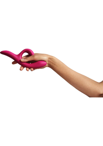 Magenta Nova 2-vibrator vastgehouden in hand, gebogen lusvorm