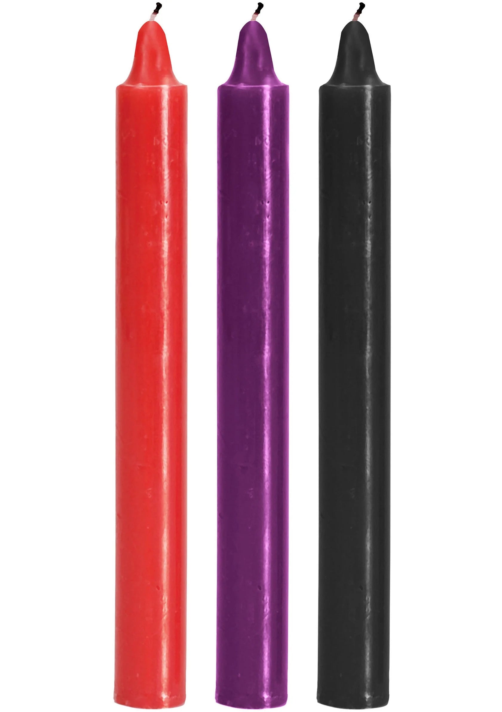 Drie druppelkaarsen in rood, paars en zwart met lont.