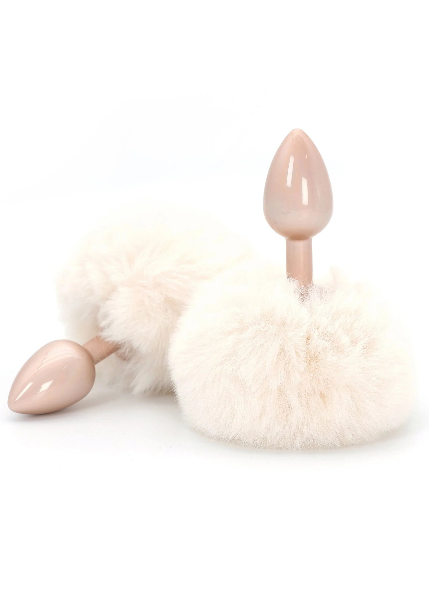 Buttplug opzij: room inzetstuk met pluizige witte konijnenstaartvacht.