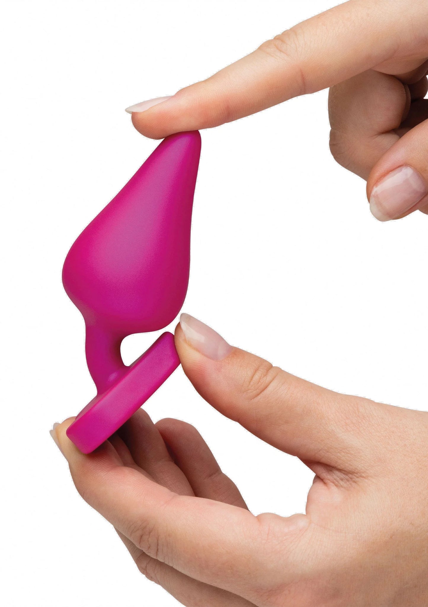 Anale trainingsset: handen die roze conische plug vasthouden, met brede voet.