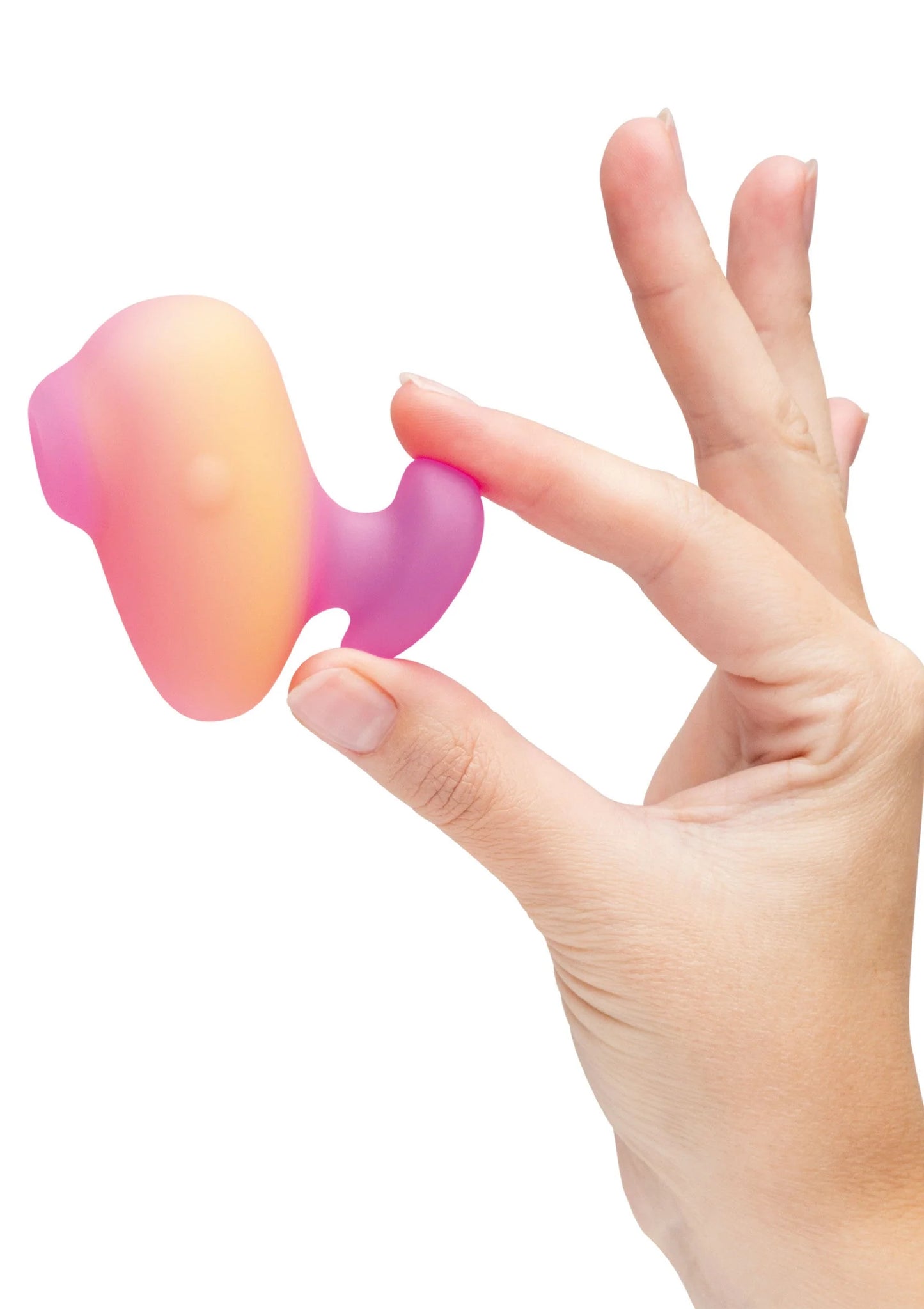 Roze vibrator met paars flensstuk, vastgehouden met vingers en duim