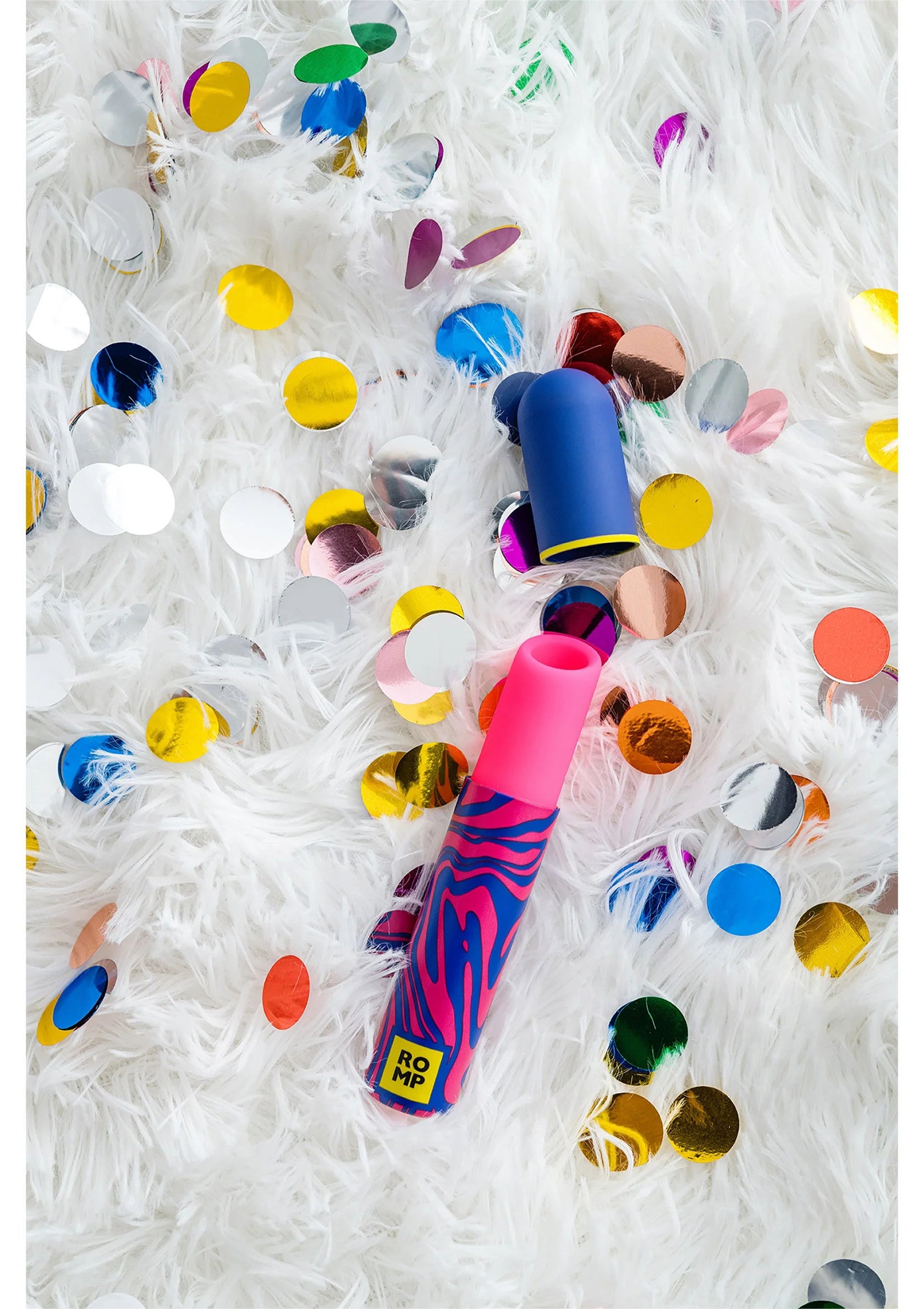 Airpressure-lipstick van Romp, felroze en donkerblauwe huls met open dop