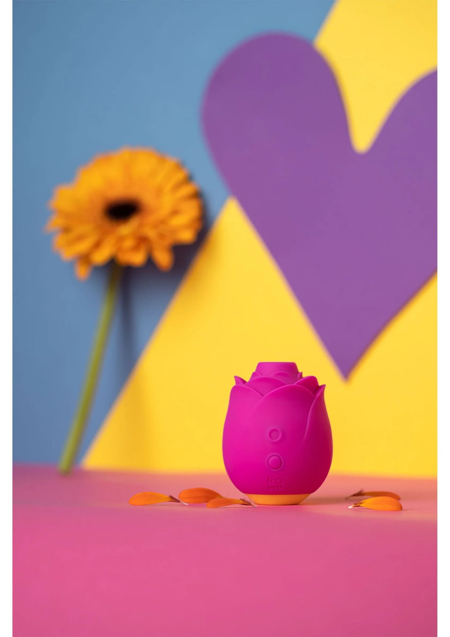 Roze roos-speeltje met ronde knoppen op een vlakke ondergrond