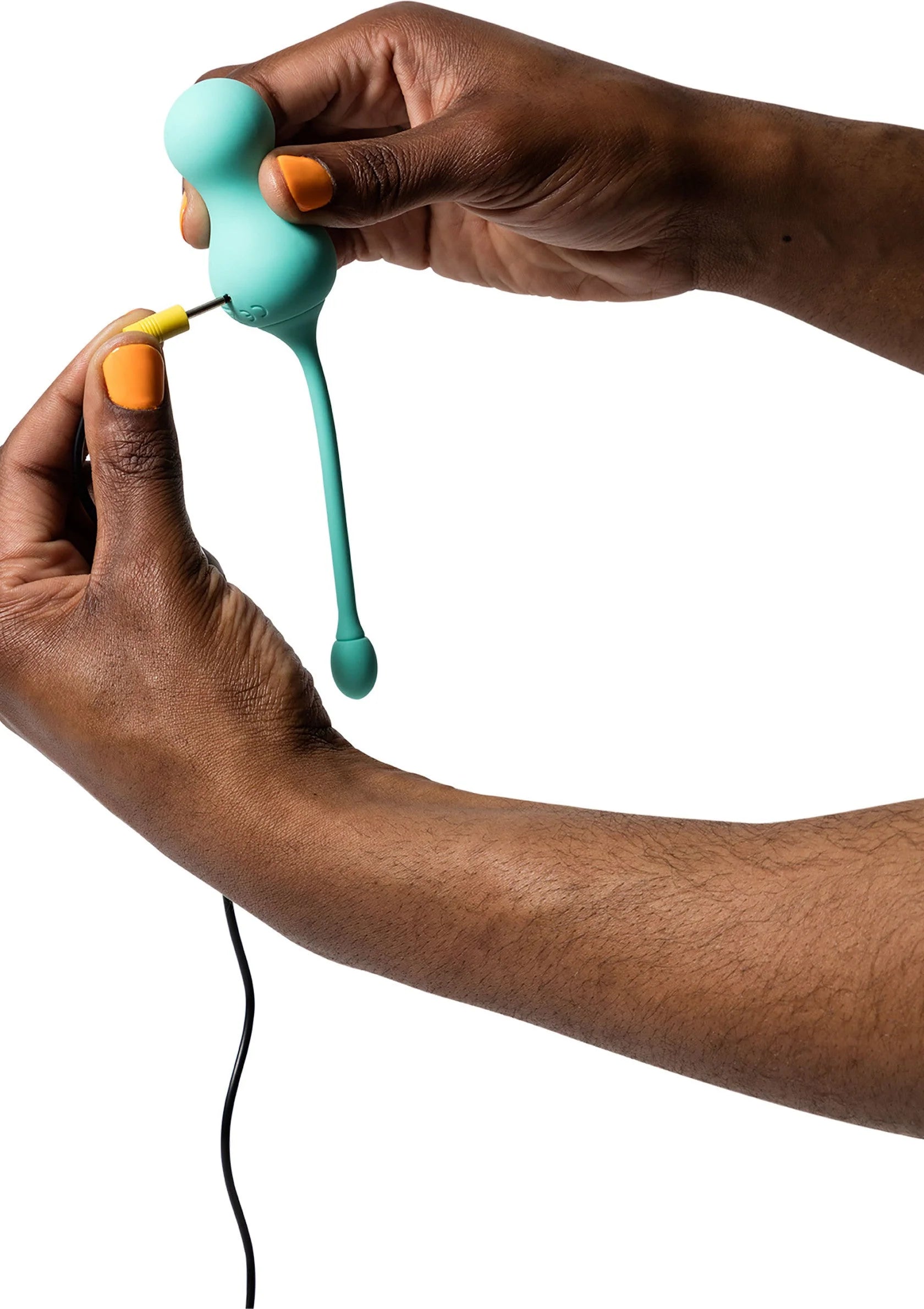 Turquoise g-spot vibrator wordt vastgehouden door twee handen
