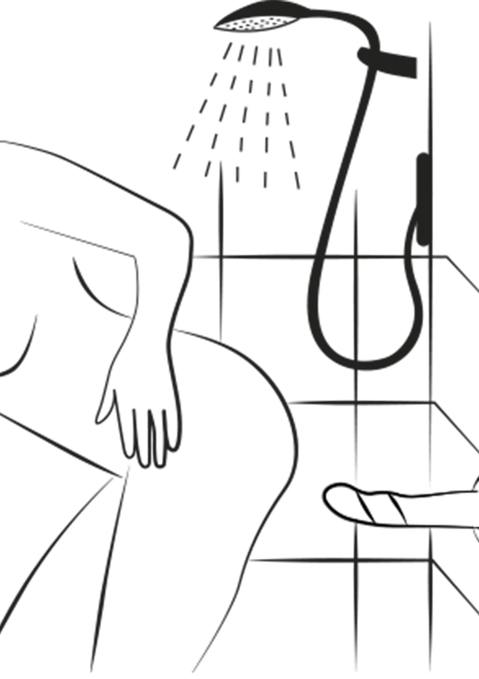 Kleine, donkere dildo onder een douchekop met waterstralen en handen.