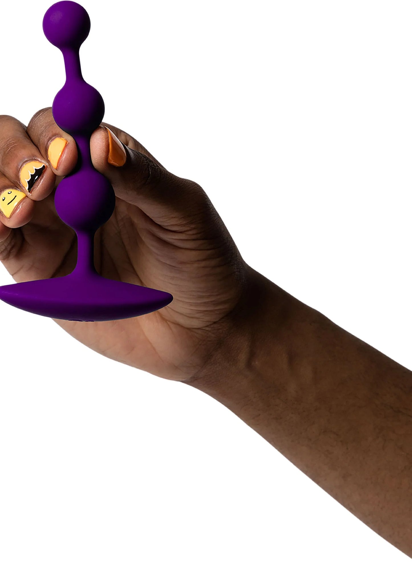 Hand die paarse Romp anale buttplug vasthoudt met brede platte basis