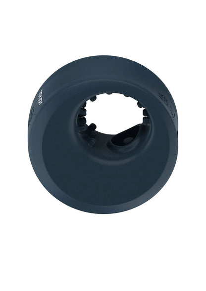 Donkerblauwe ronde C-ring masturbator met zichtbare interne inzet.