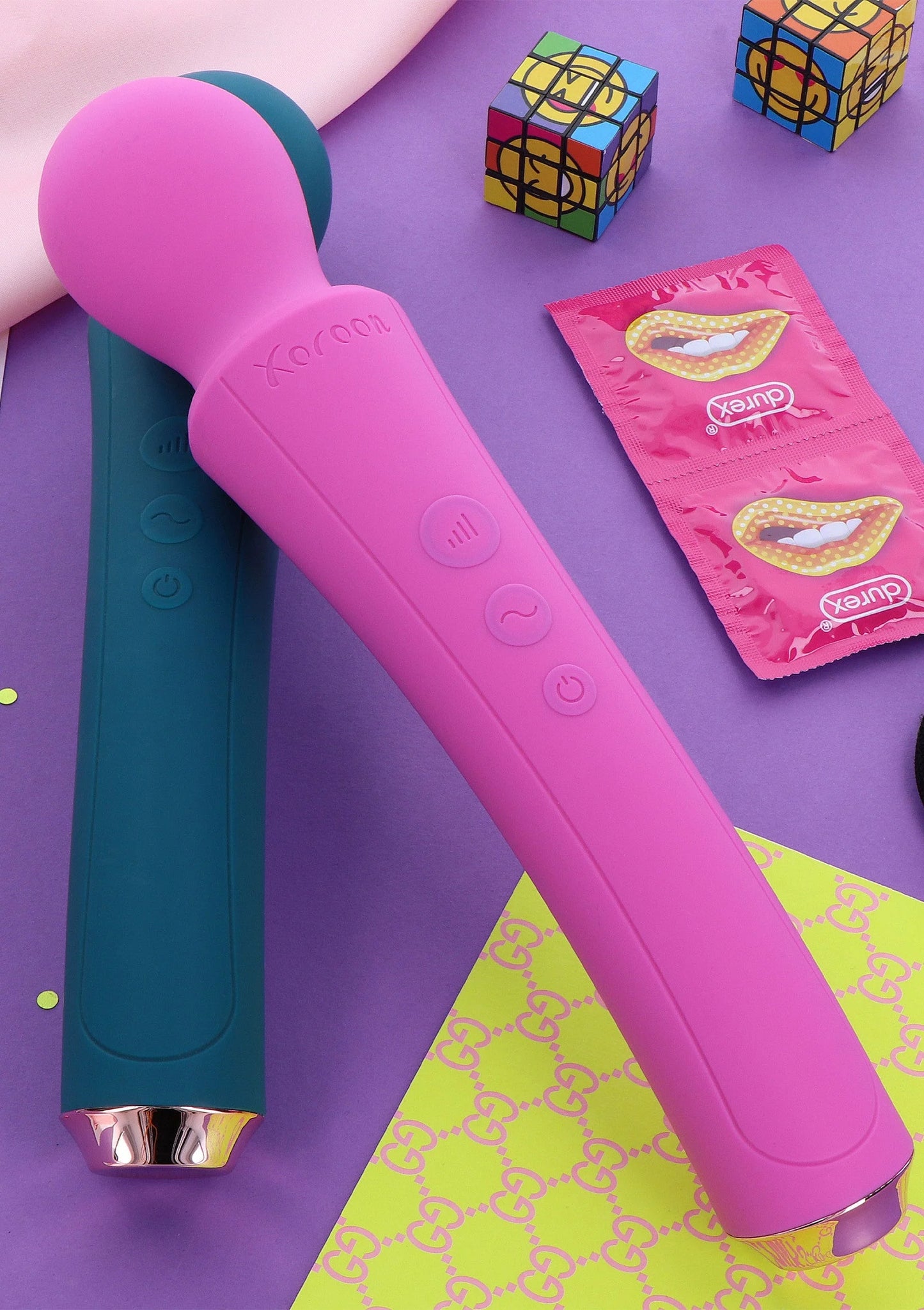 Curved Wand van Xocoon, paarse vibrator met gebogen kop en ronde bedieningsknoppen