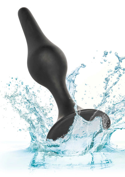 Zwarte siliconen anale plug met brede zuignapbasis, in water