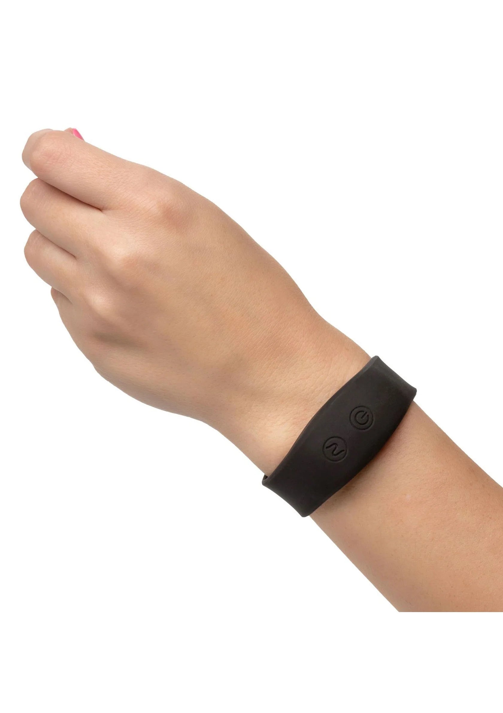Gedetailleerde polsband-afstandsbediening in zwarte silicone met bedieningsknoppen