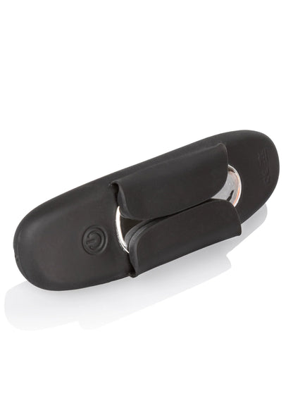 Zwarte remote panty-teaser in open stand, met zilveren klem en binnenring