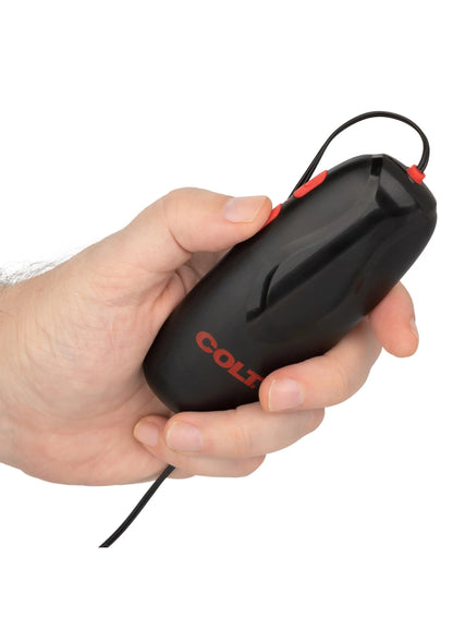 Oplaadbare turbo bulletvibrator zwart handvat vastgehouden in hand, met snoer