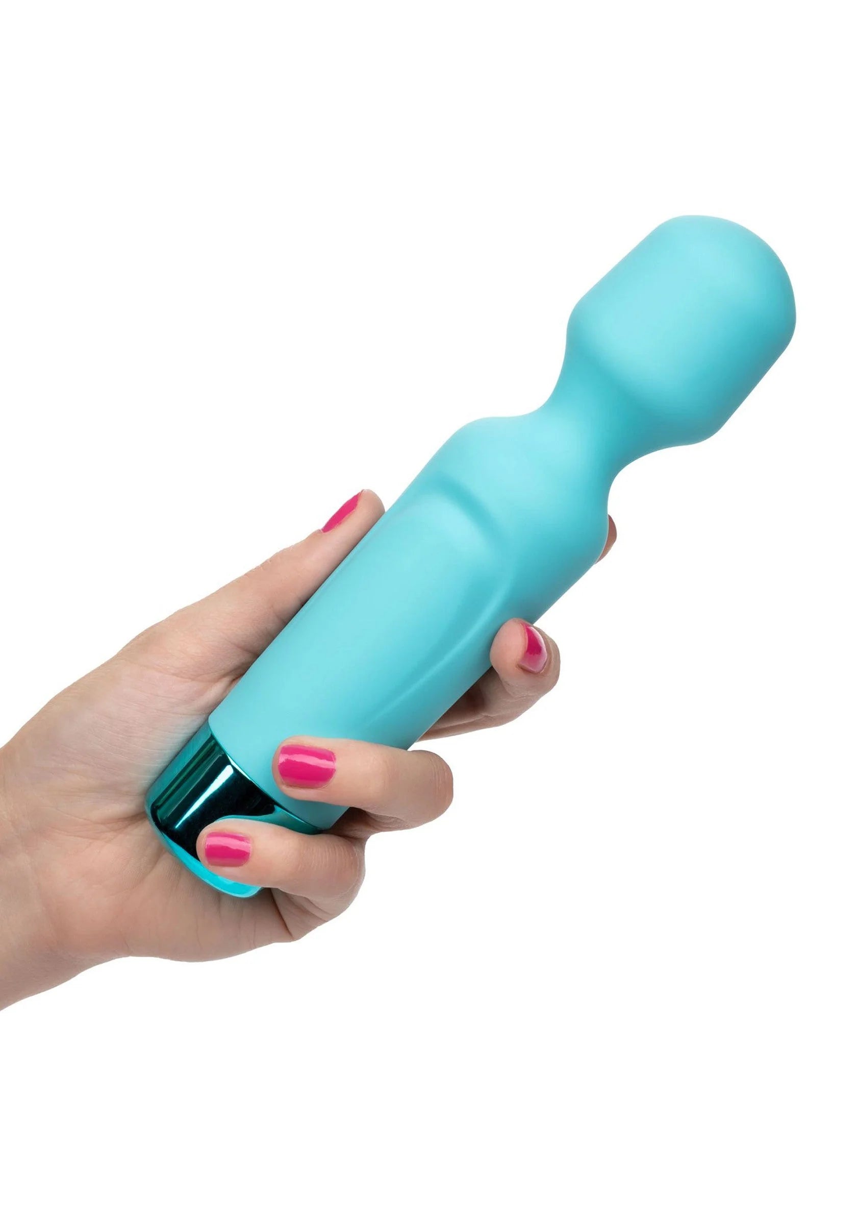 Turquoise wandvibrator in hand, afgeronde kop en glanzende metalen onderkant