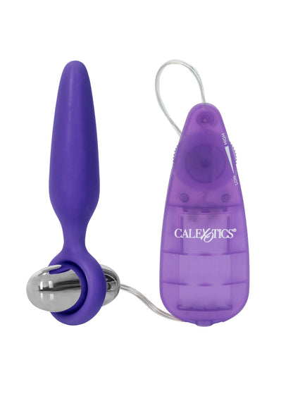 Paarse anale plug met metalen ring en CalExotics bediening