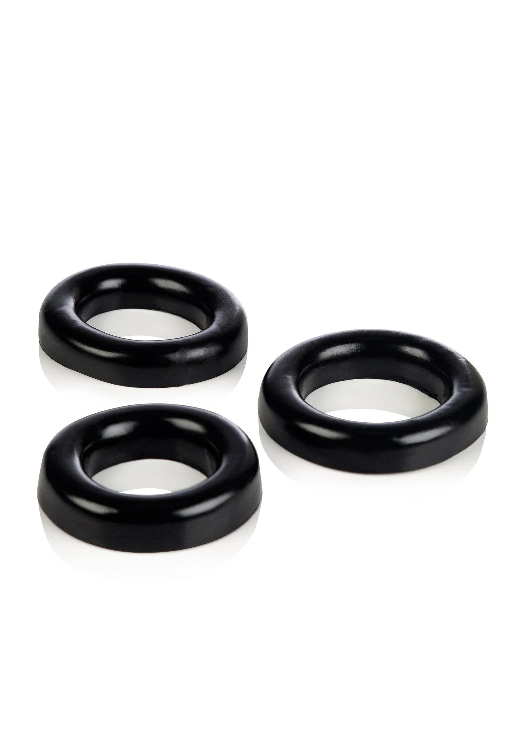 Cockring-set van 3 zwarte ringen, drie stuks naast elkaar.