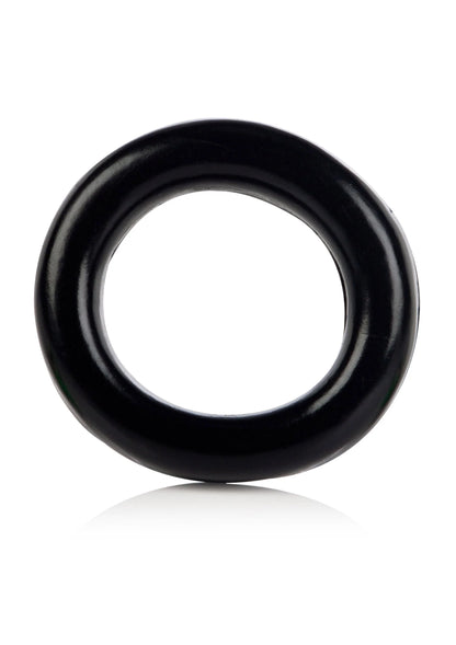 Zwarte cockring met ronde opening, gladde ring, close-up.