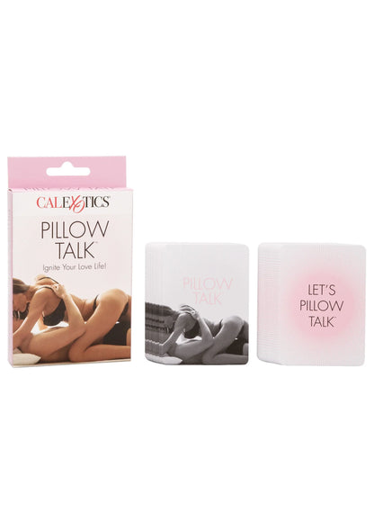 Kussenpraat-spel van CalExotics: doos en twee kaartsets, roze en grijs met tekstopdruk