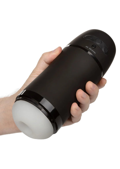 Zwarte masturbator in hand met witte zuigring aan de voorzijde