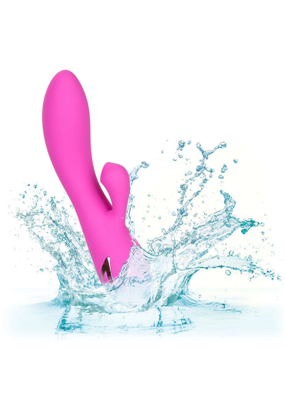 Roze gebogen massagevibrator met waterplons rondom