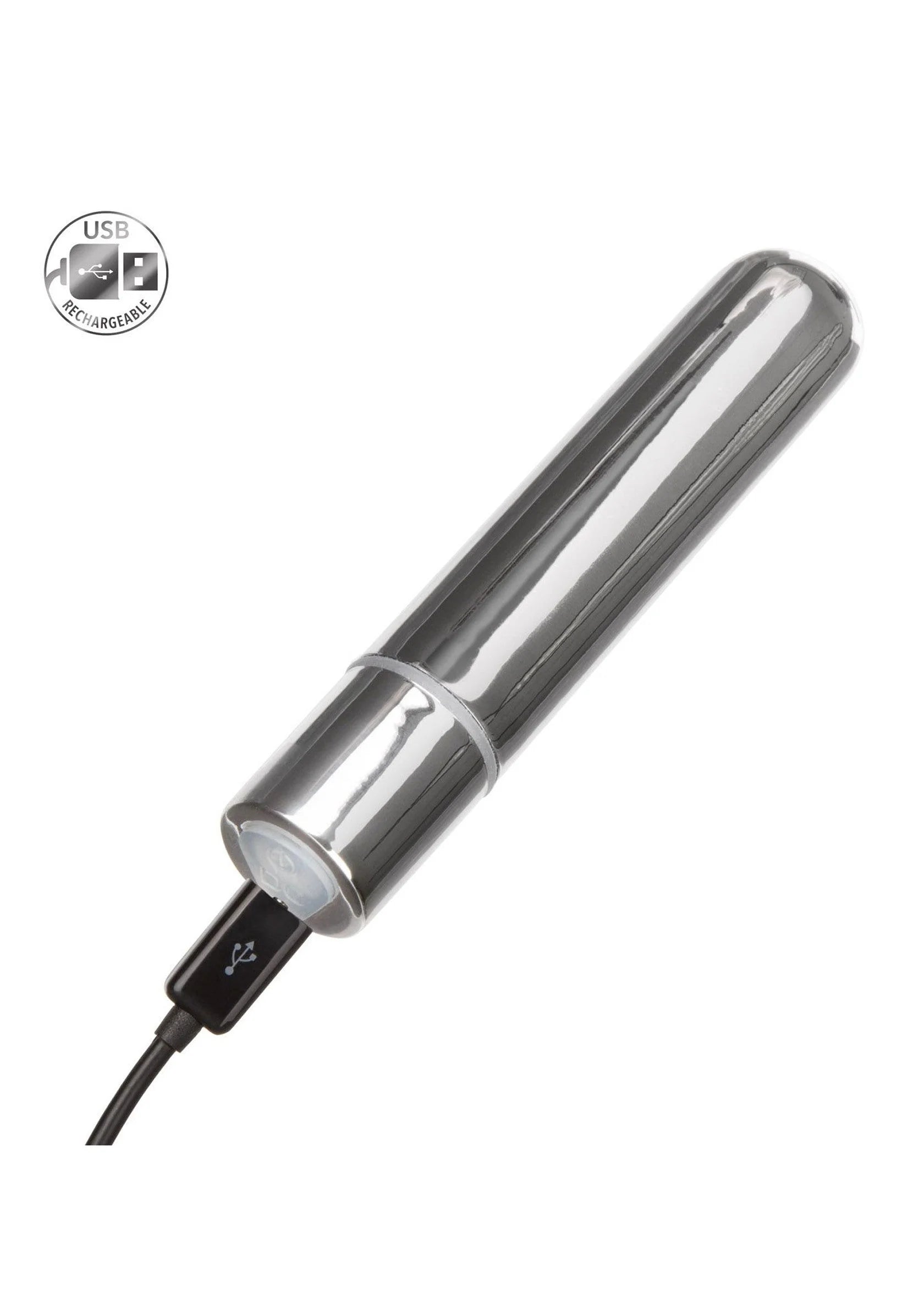 Oplaadbare zilverkleurige bullet met aansluitkabel en kleine ronde opening vooraan.